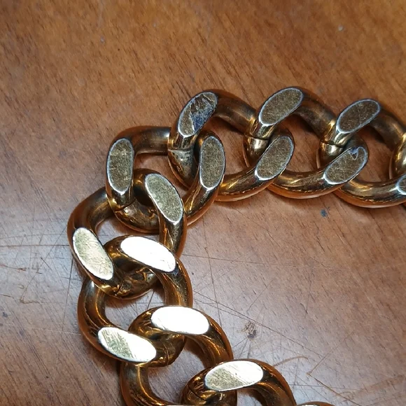 CHANEL Gold Chain Women display picture 2